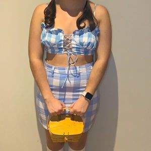 Blue and white checkered set